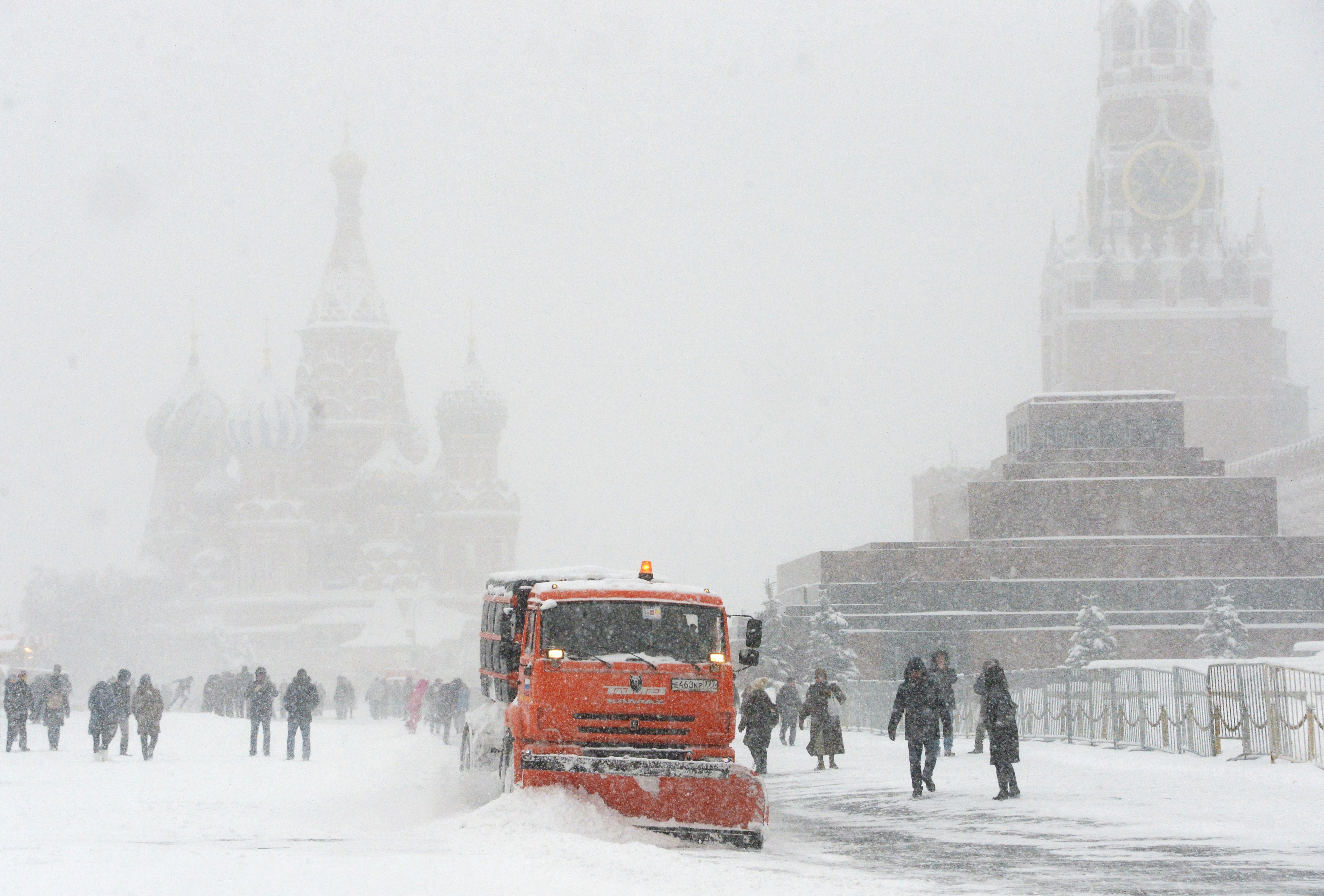 Сильный снегопад будет сегодня. Сильный снегопад в Москве. Сильнейший снегопад в Москве. Метель в Москве. Вьюга в Москве.