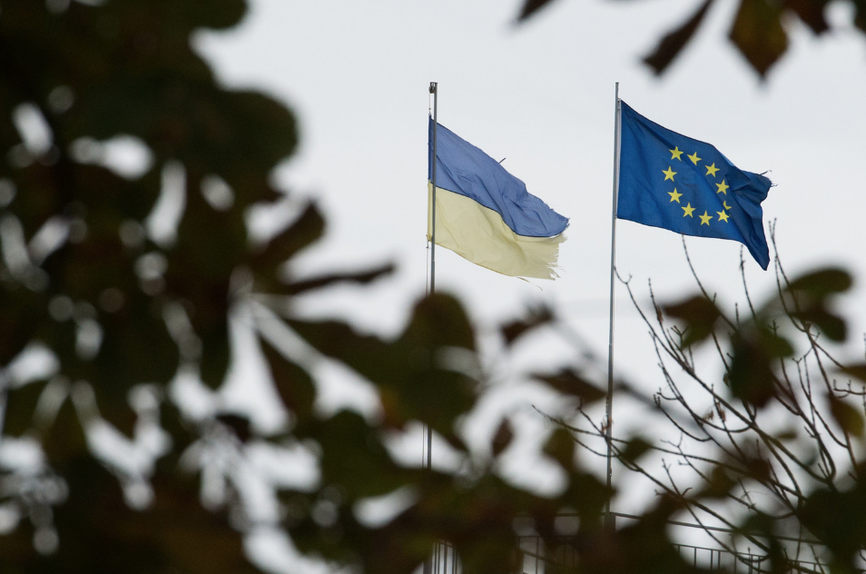 Флаги Украины и Евросоюза. Фото:&copy; РИА Новости/Рамиль Ситдиков