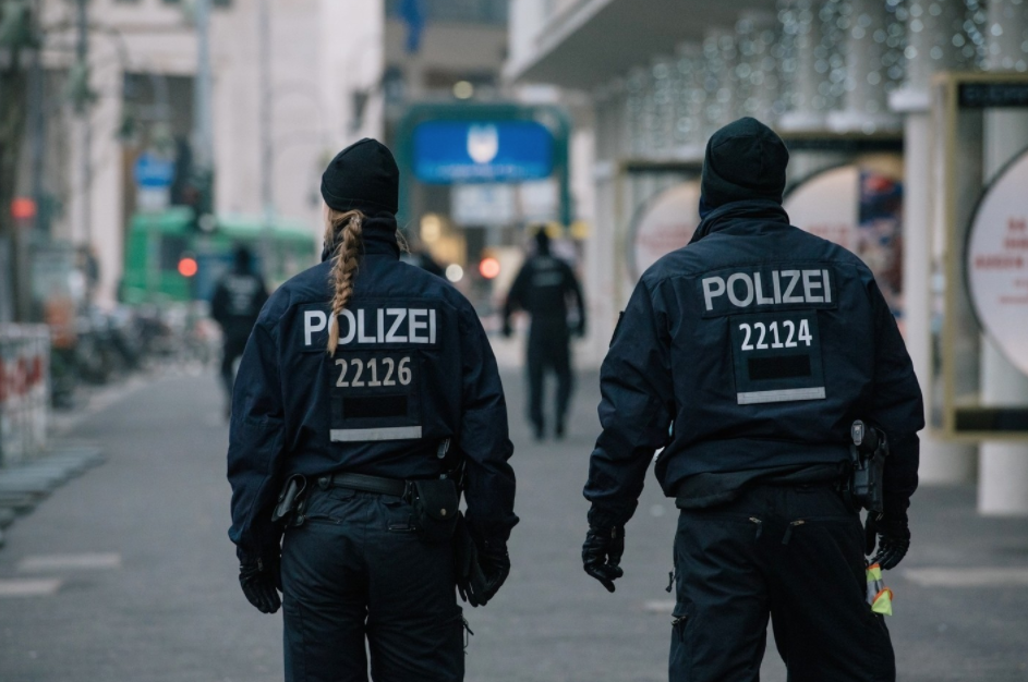 Полиция Германии. Фото: &copy; РИА "Новости"/Захари Шойрер







