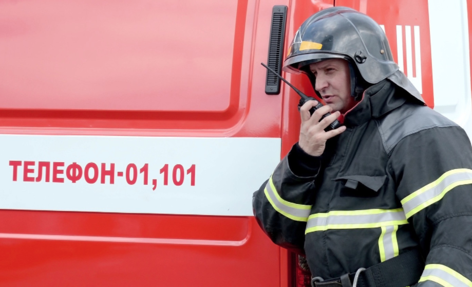 Сотрудник пожарной службы. Фото: &copy; РИА Новости/Игорь Онучин









