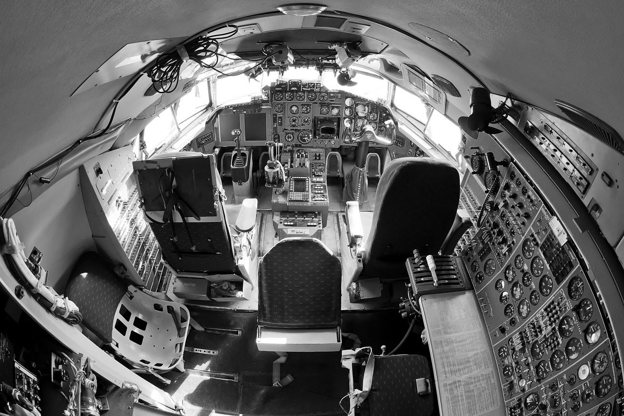 Кабина Ту-154М. Фото © wikipedia.org / Александр Бельтюков