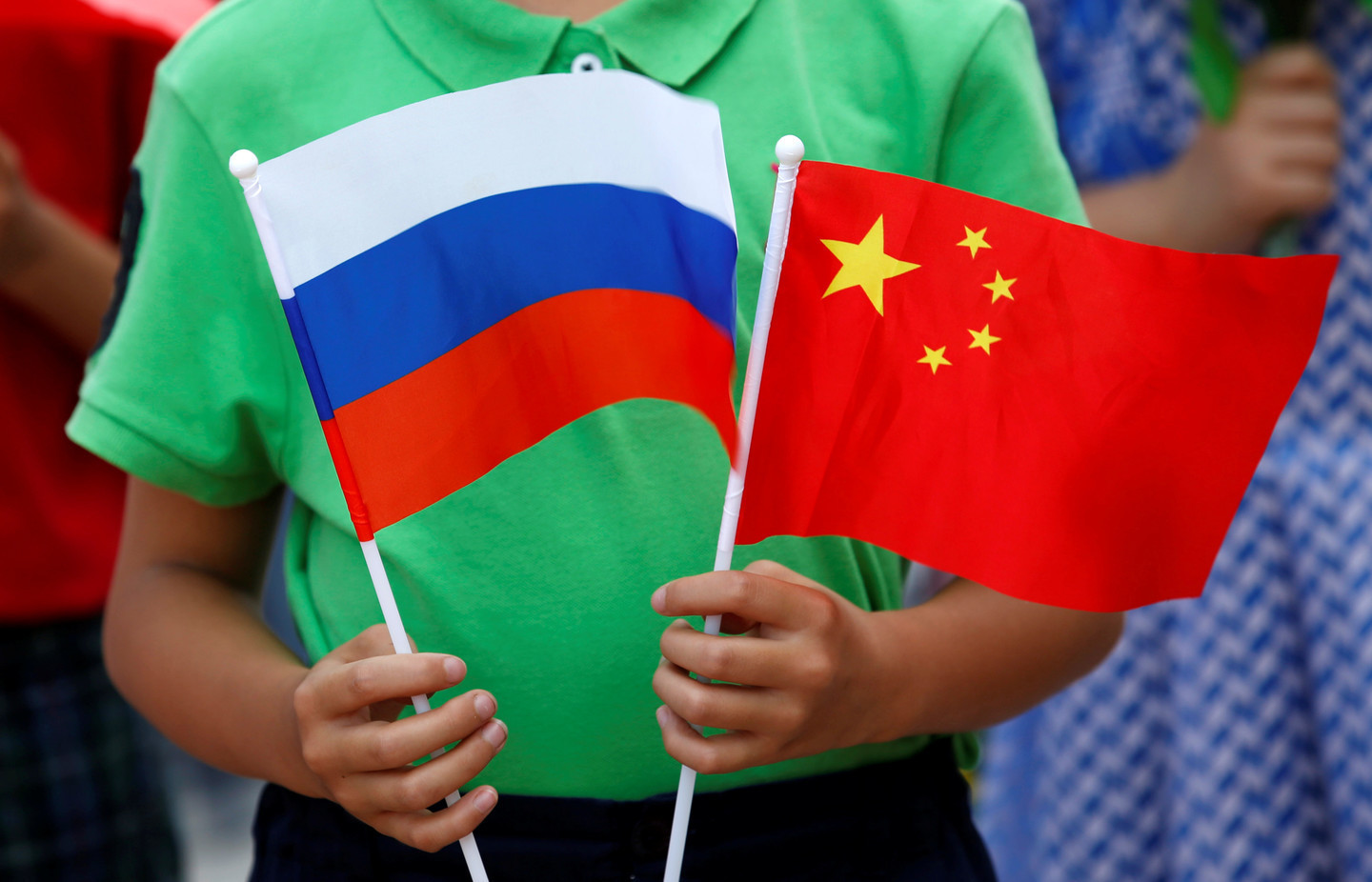 Флаги России и Китая. Фото: &copy; REUTERS/Kim Kyung-Hoon