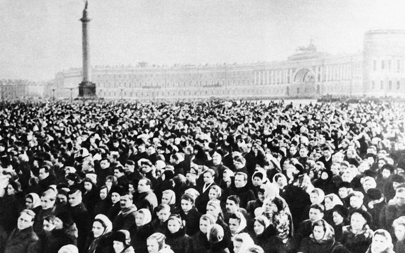 Сколько было на похоронах сталина. Похороны Сталина 1953. Давка на похоронах Сталина. Люди на похоронах Сталина.