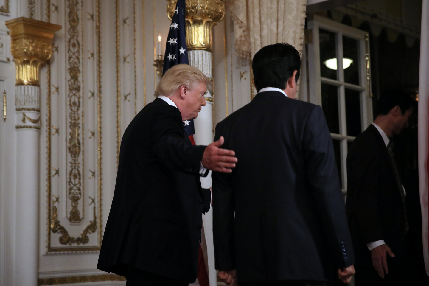 Президент США Дональд Трамп и премьер-министр Японии Синдзо Абэ. Фото: &copy; REUTERS/Carlos Barria