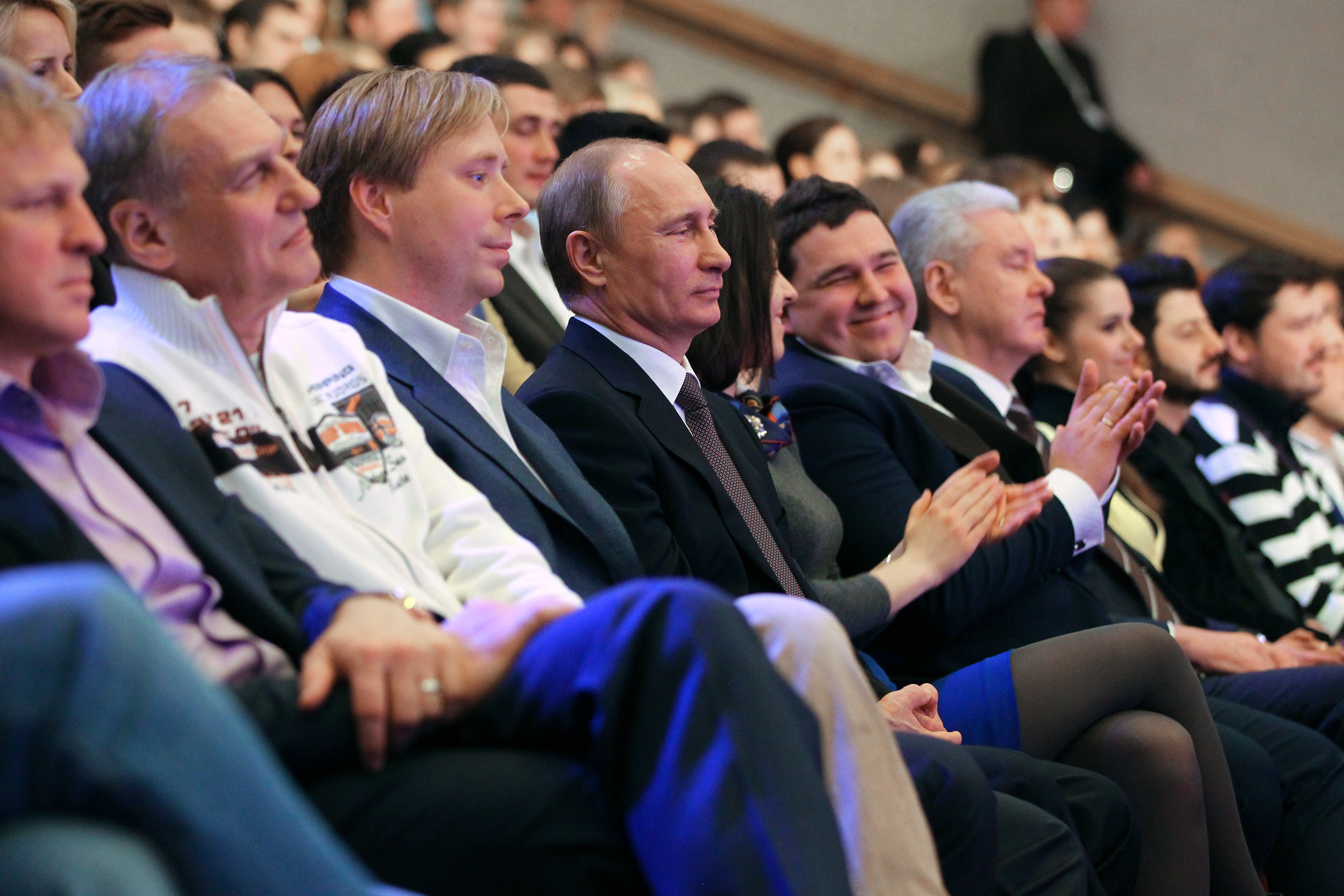Президент РФ Владимир Путин (в центре) на концерте КВН в Москве. Фото: &copy;РИА Новости/Михаил Климентьев