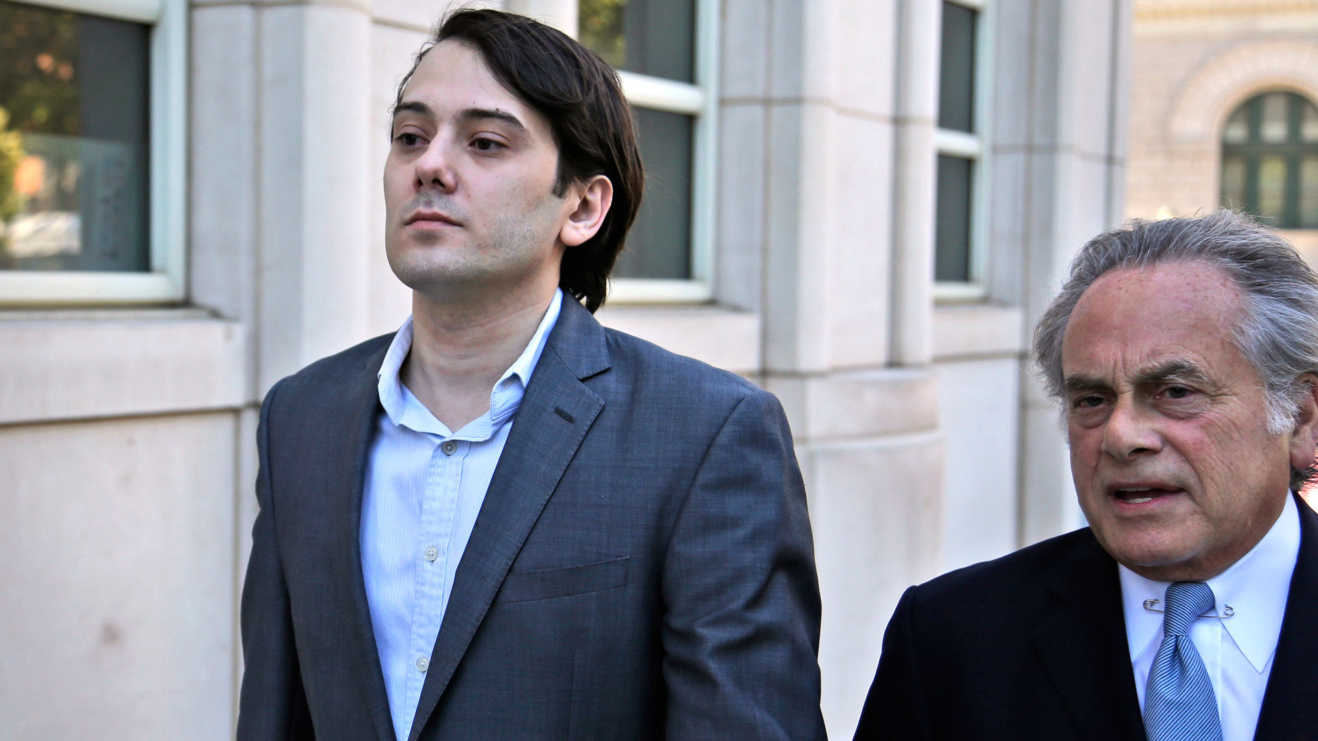 Мартин Шкрели со своим адвокатом Бенджамином Брафманом. Фото: © AP Photo/Seth Wenig