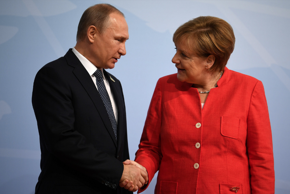 Владимир Путин и Ангела Меркель. Фото: &copy; REUTERS/Bernd Von Jutrczenka