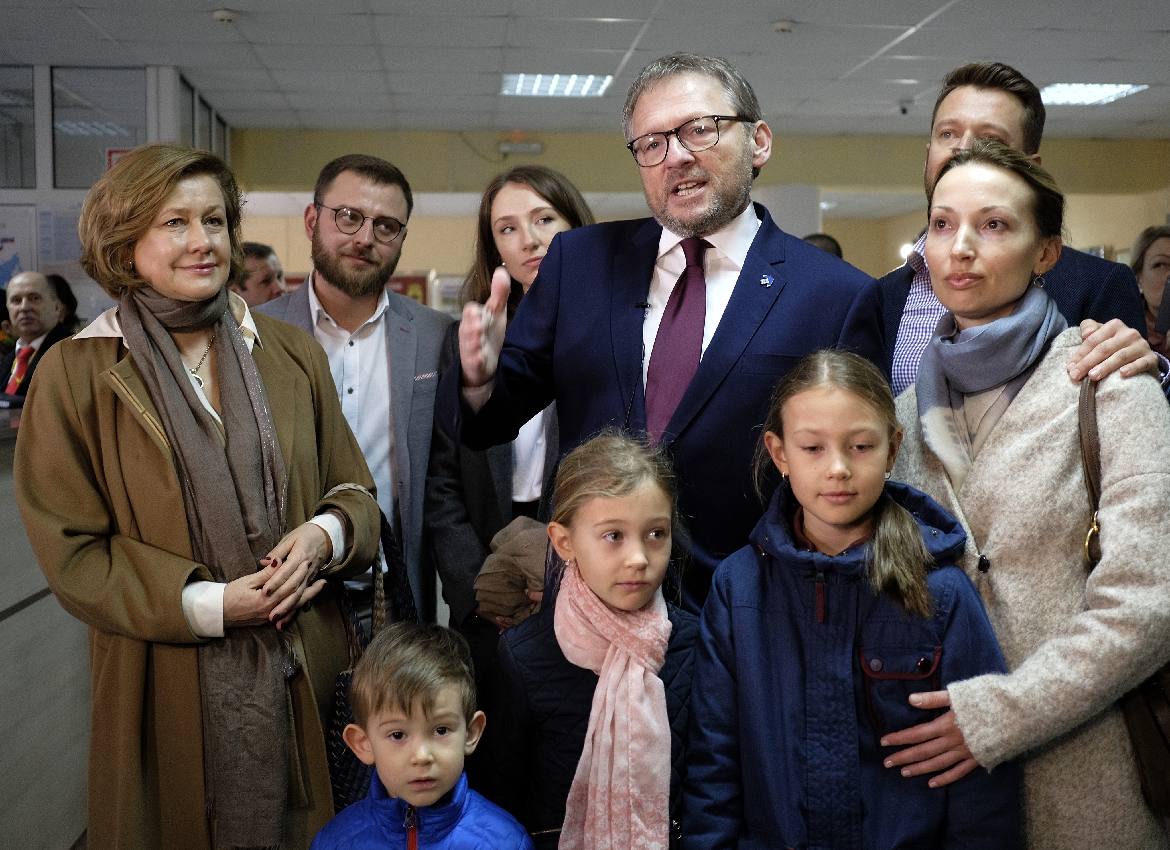 Борис Титов (в центре) со своей семьей. Фото: &copy; РИА Новости/ Николай Хижняк