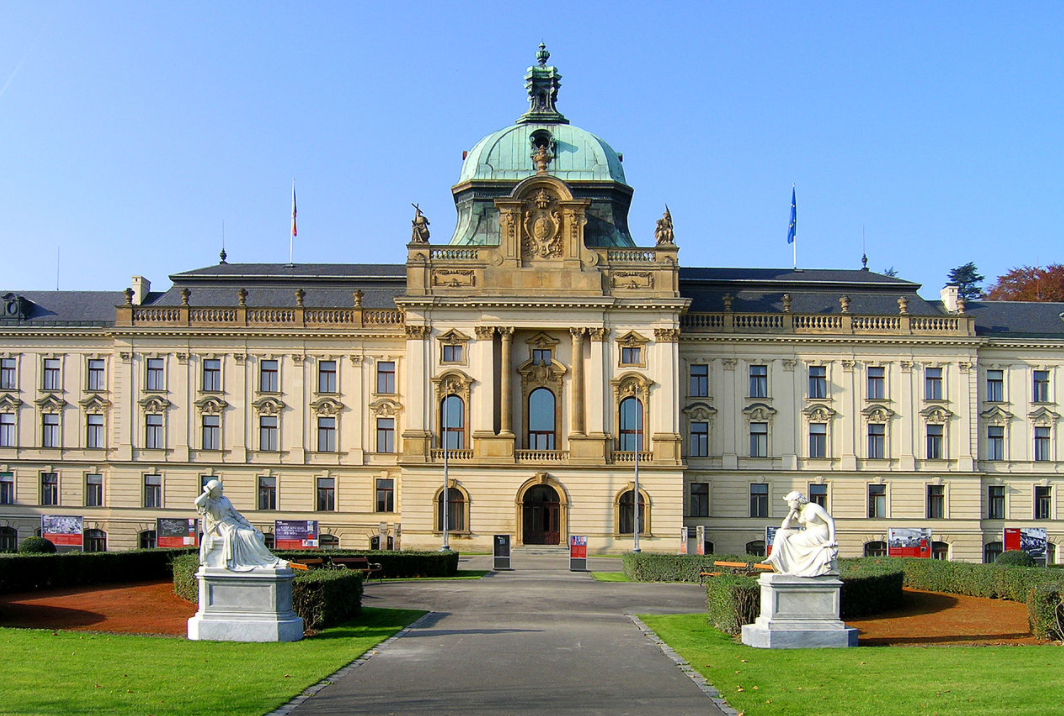 Резиденция правительства Чехии. Фото: wikipedia.org


