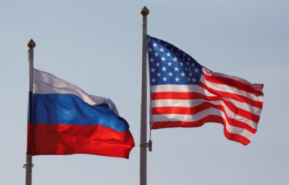 Флаги России и США. Фото: &copy; REUTERS
