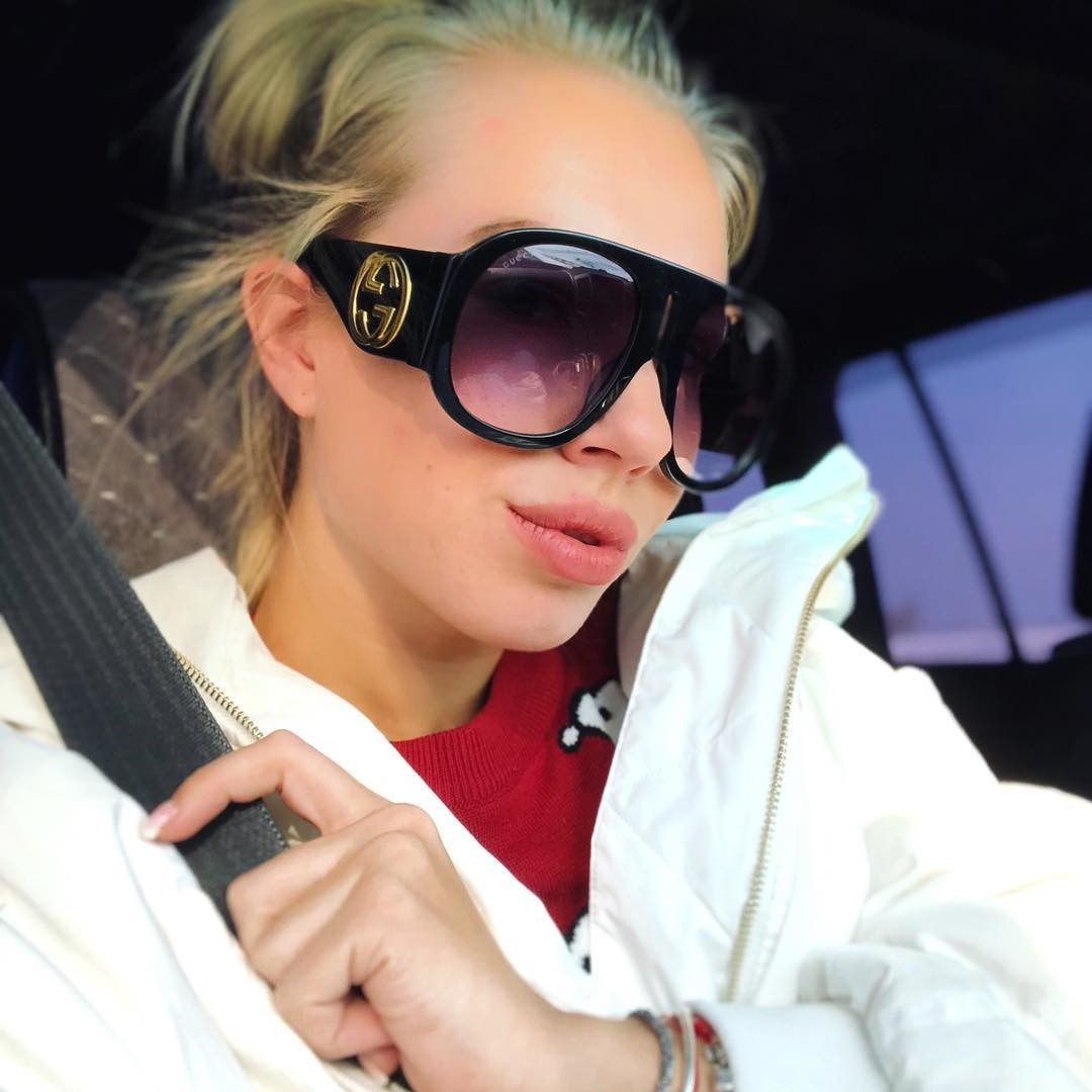 Фото © Instagram/Christina Tuleeva / Новые очки Кристины, стоимость которых составляет около 30 тыс. рублей