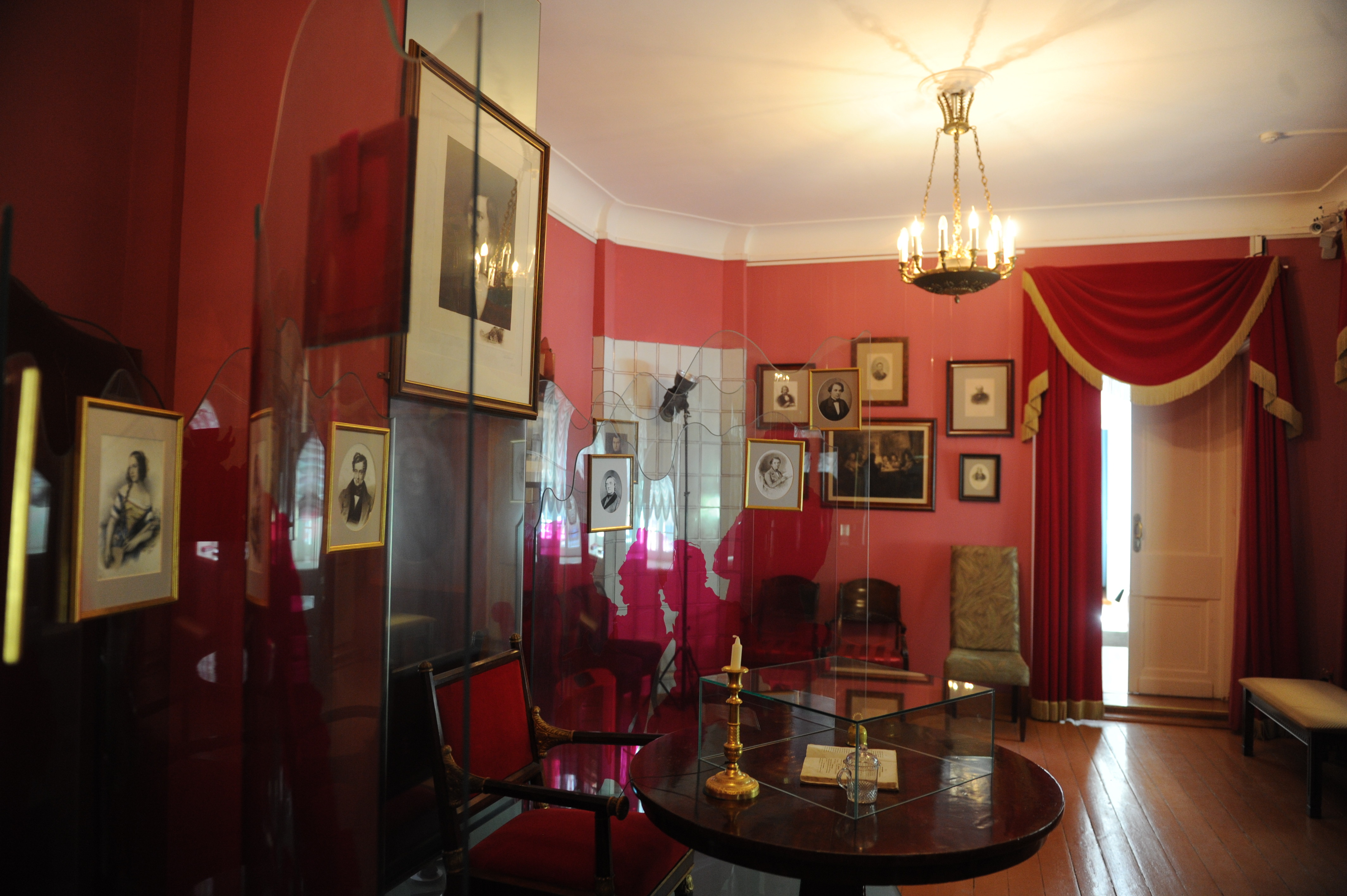 Комната, в которой в ноябре 1851 года Гоголь в последний раз читал пьесу "Ревизор". Фото: ©РИА Новости/Александр Уткин