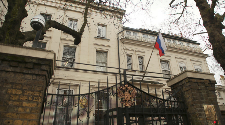 Посольство России в Великобритании. Фото: &copy; REUTERS/Tom Jacobs


