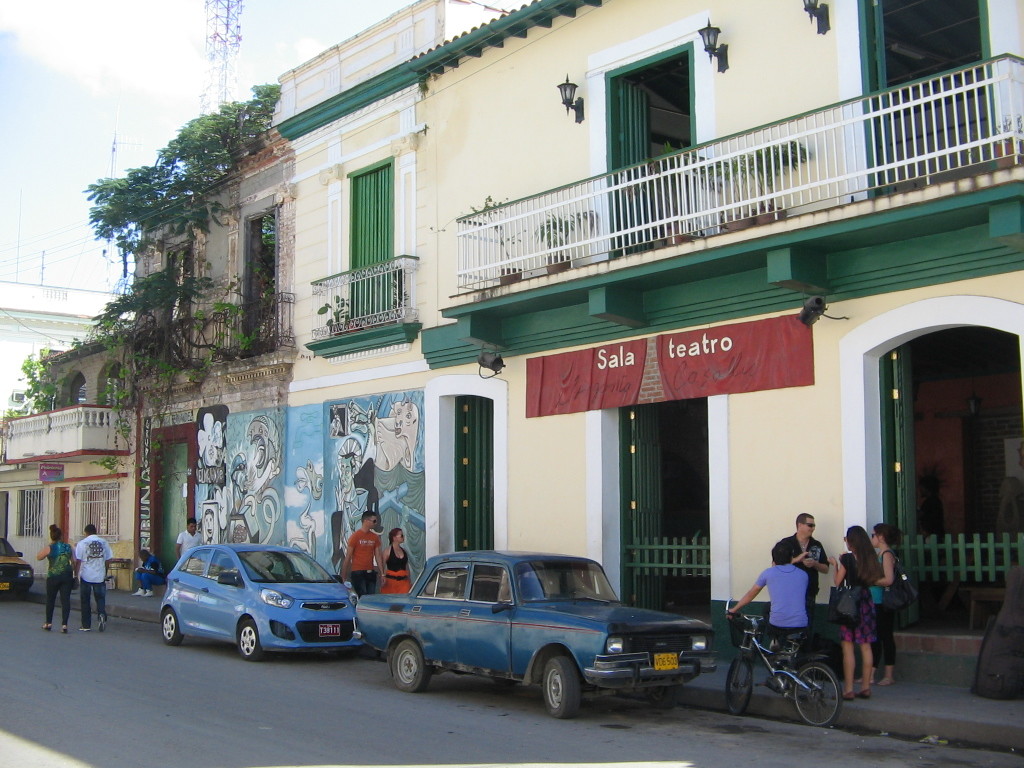 Культурный центр для ЛГБТ-сообщества El Mejunje
