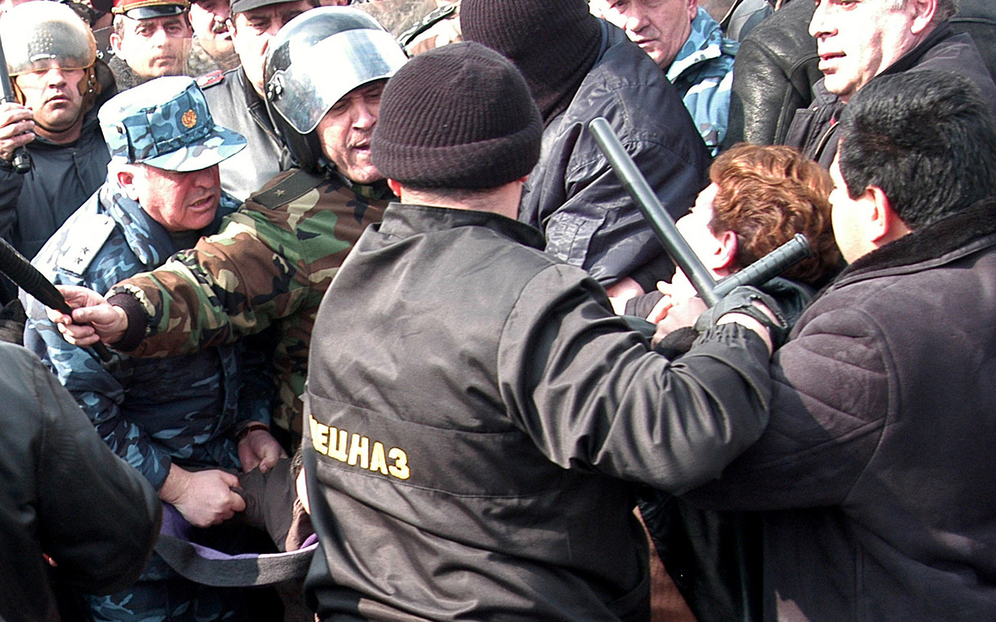 Во время разгона митинга сторонников экс-президента Армении Левона Тер-Петросяна в центре Еревана. 1 марта 2008 года. Фото: © РИА Новости / ФОТОЛУРЕ