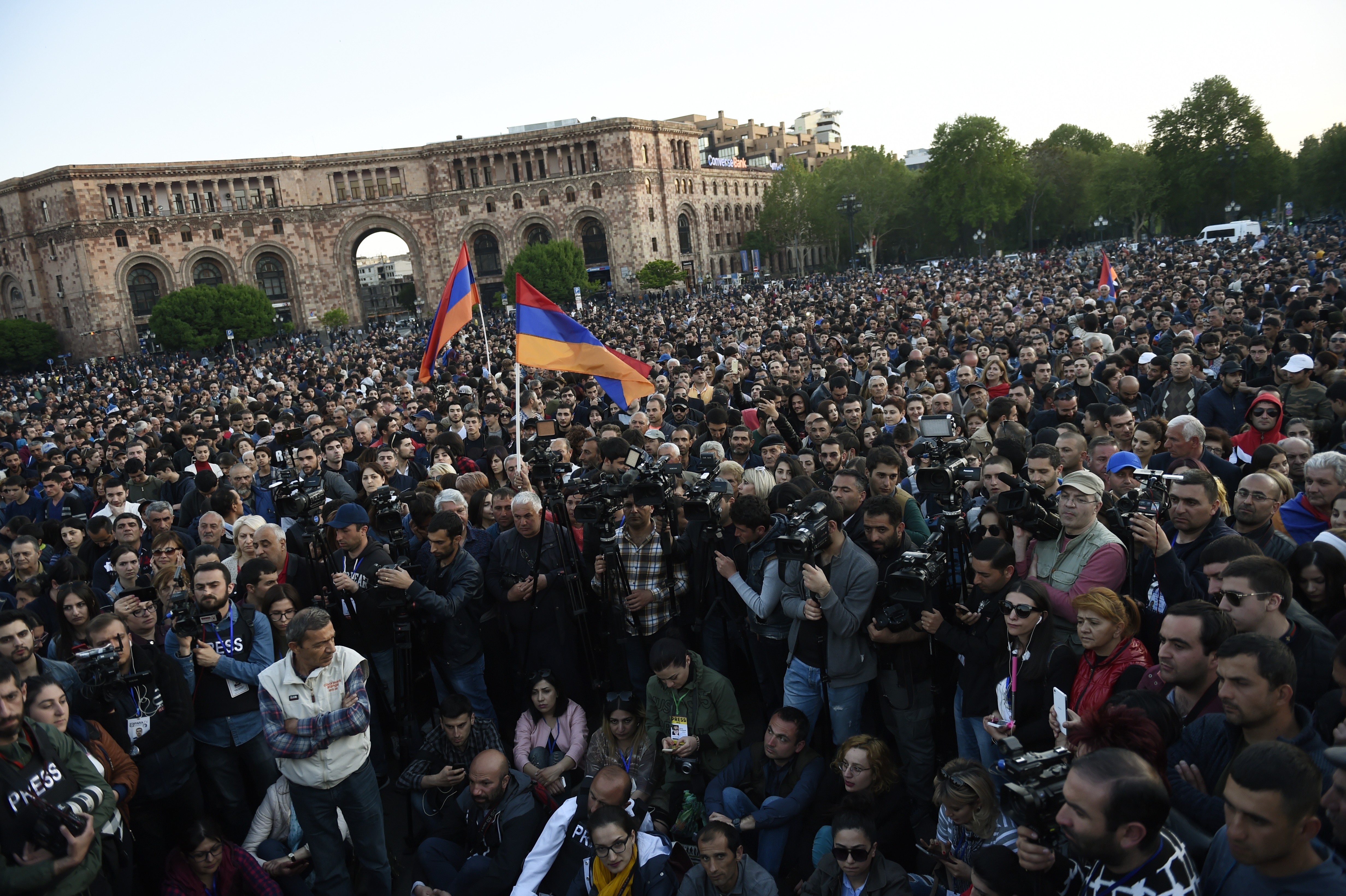 Участники акции протеста сторонников оппозиции на площади Республики в Ереване. Фото: &copy;РИА Новости/Асатур Есаянц