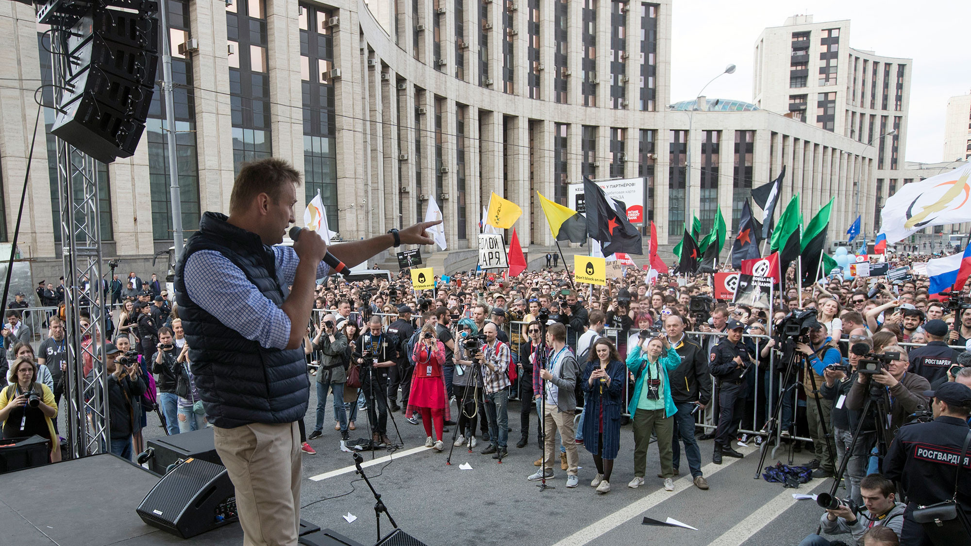 Митинг в рф законный. Митинг Навального. Митинг оппозиции. Митинг с трибуны.