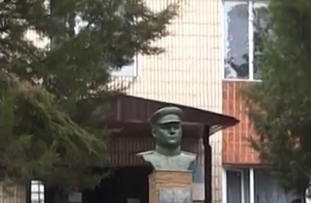 Памятник генералу Николаю Ватутину в селе Каменка на Украине. Фото: соцсети