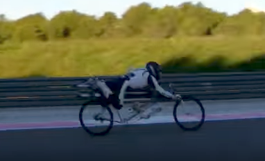Франсуа Жисси&nbsp;во время установления рекорда скорости в 333 км/ч.&nbsp;Фото: &copy; youtube.com/rocketman340
