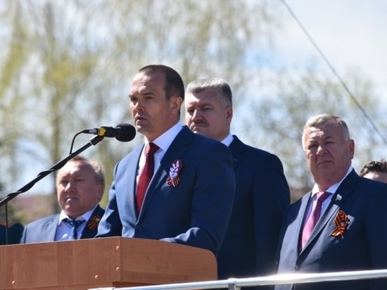 Глава Чувашии Михаил Игнатьев (в центре) и сенатор Вадим Николаев (крайний справа)
Фото: cap.ru
