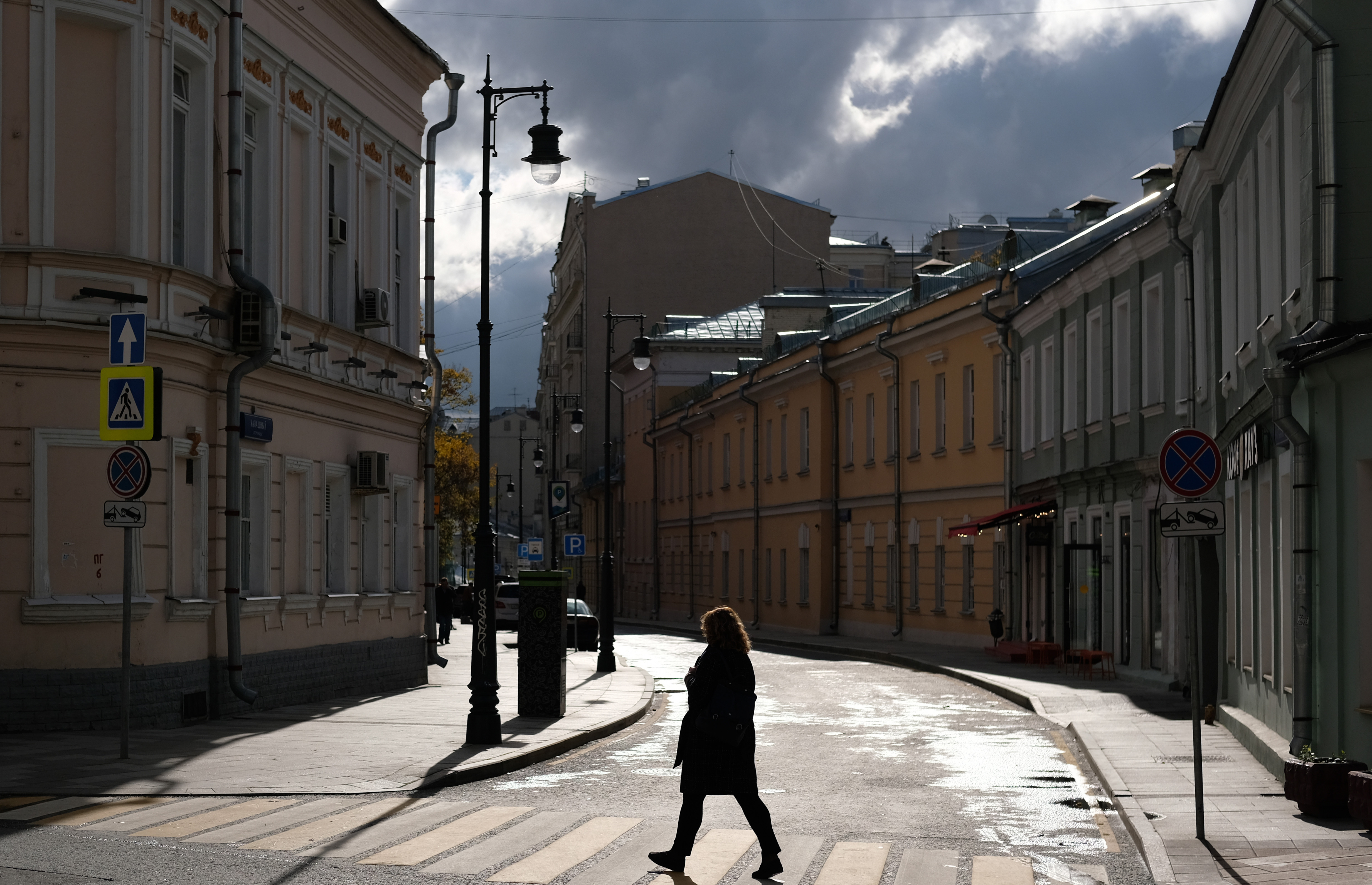 Уровень москва. Город Москва на уровне улиц. Уровень земли Москва. Толпа на большой Никитской улице.