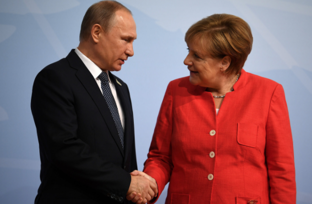 Владимир Путин и Ангела Меркель. Фото: &copy; REUTERS/Bernd Von Jutrczenka&nbsp;