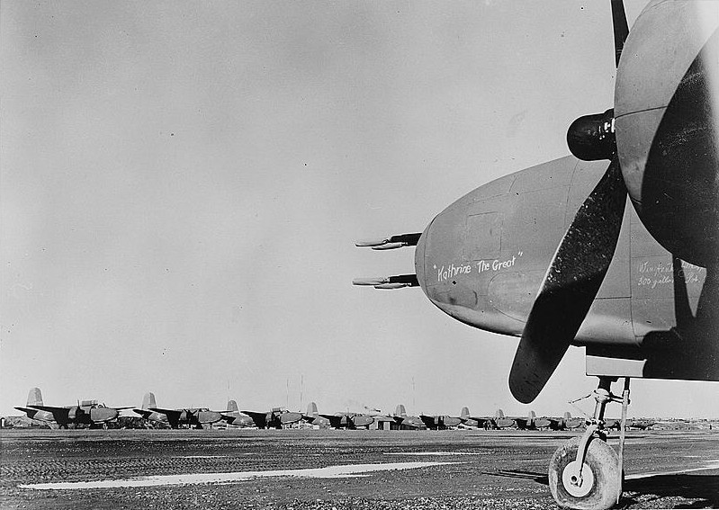 А-20 на аэродроме Ном. На носу самолёта надпись "Екатерина Великая". Фото © Wikimedia Commons/USAAF