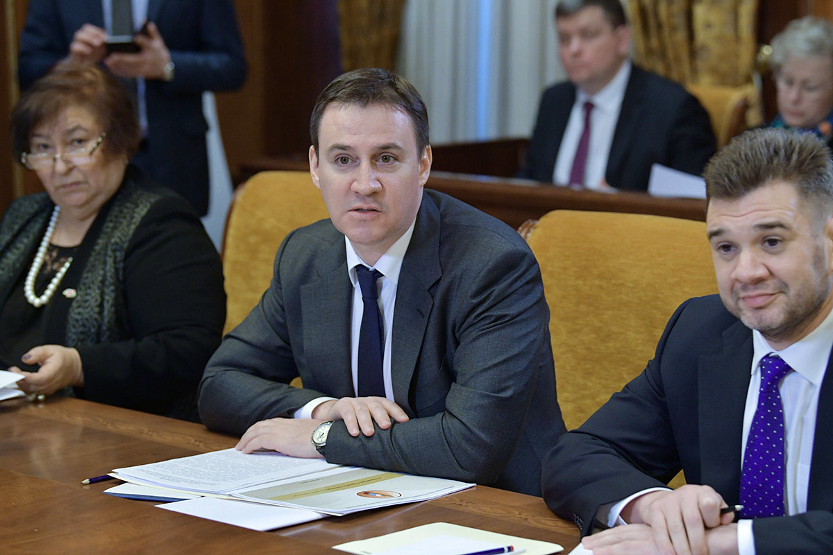 Дмитрий Патрушев (в центре). Фото © РИА Новости/Александр Астафьев