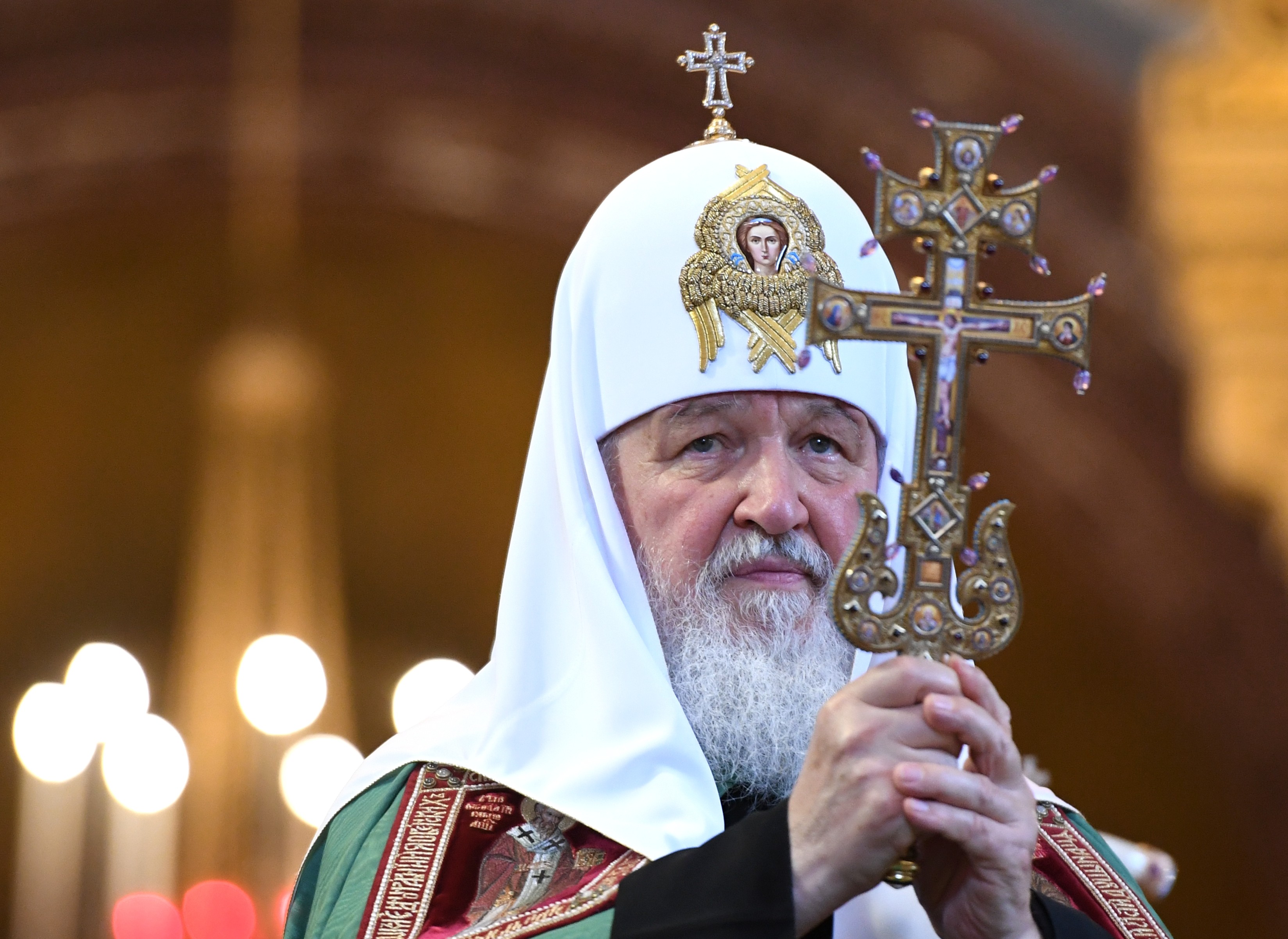 Патриарх Кирилл поздравил верующих с Троицей