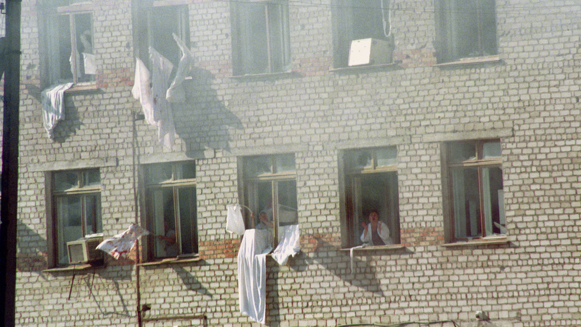 14 19 июня. Захват заложников в Буденновске 1995. Террористический акт в будённовске (14—19 июня 1995). Буденновск 14 июня 1995 года. Штурм больницы в Буденновске 1995.