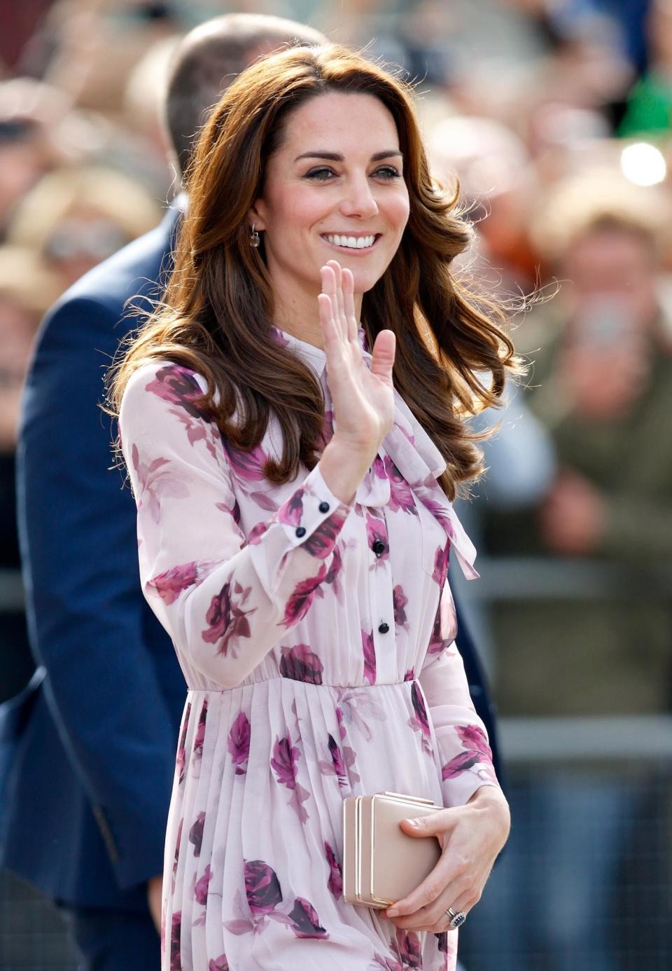 Фото © Соцсети. Герцогиня Кембриджская на праздновании Дня психического здоровья с сумочкой от Кейт Спейд