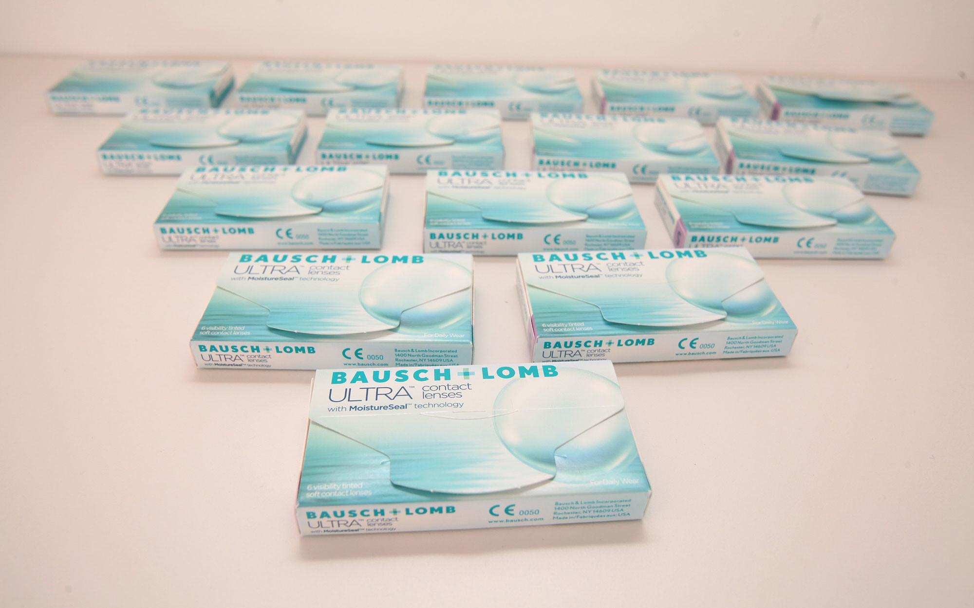 Упаковки контактных линз от Bausch & Lomb. Фото: © Hal Horowitz/Invision for Bausch + Lomb/AP Images