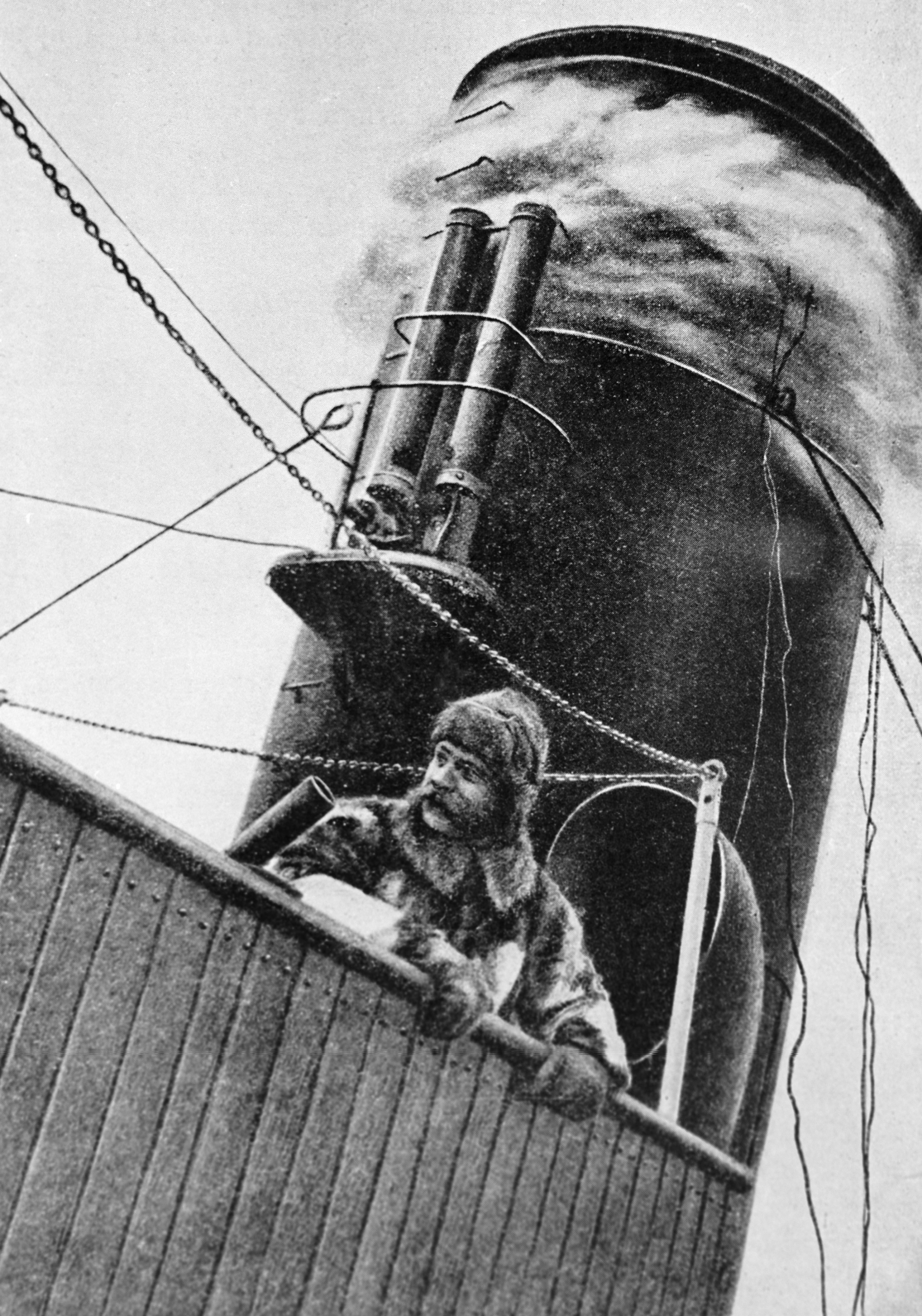 Капитан парохода "Челюскин" Владимир Иванович Воронин на мостике. Фото © РИА Новости
