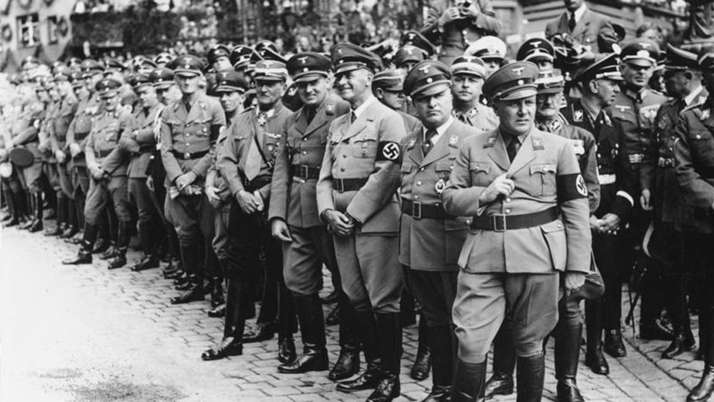 Борман (спереди, первый справа), НСДАП, Нюрнберг 1938. Фото: © wikipedia.org
