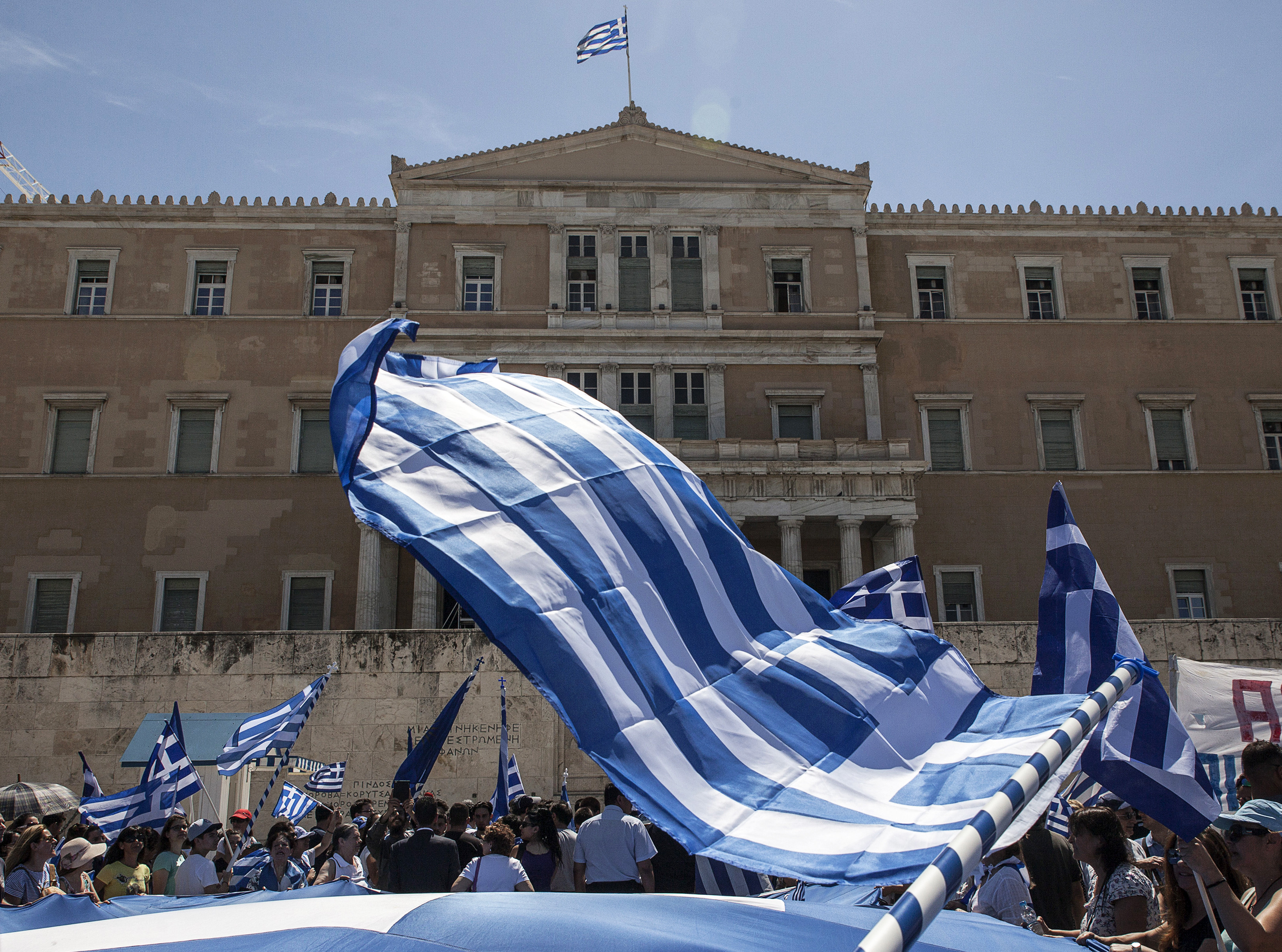 Долгов греции. Здание парламента в Греции. Парламент в Афинах. Парламент Греции Афины. Греция Афины президентский дворец.