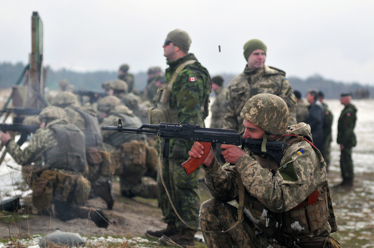 Украинский солдат на учениях с канадскими военными. Фото: &copy;РИА Новости