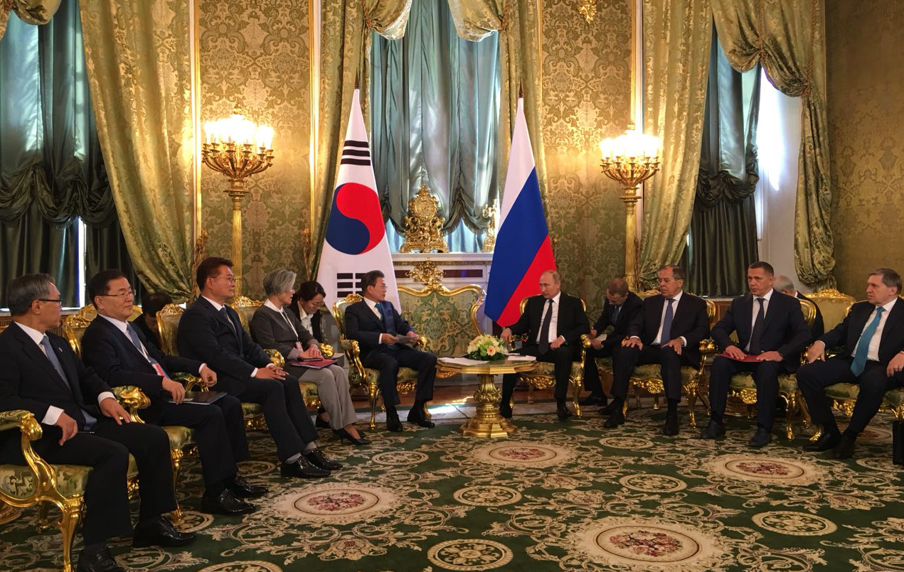 Президент Южной Кореи Мун Чжэ Ин и президент РФ Владимир Путин.&nbsp;Фото: &copy; L!FE / Павел Баранов.&nbsp;
