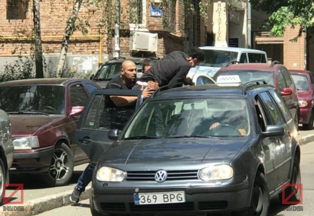Момент похищения (фото украинского издания © INSIDER). Именно эту машину сейчас разыскивают правоохранители