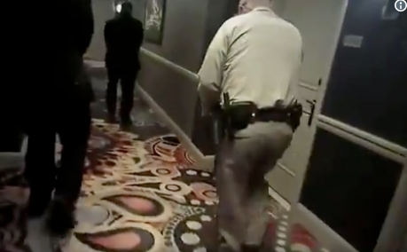 Стояли и ждали. Опубликовано видео работы полиции во время стрельбы в Лас-Вегасе