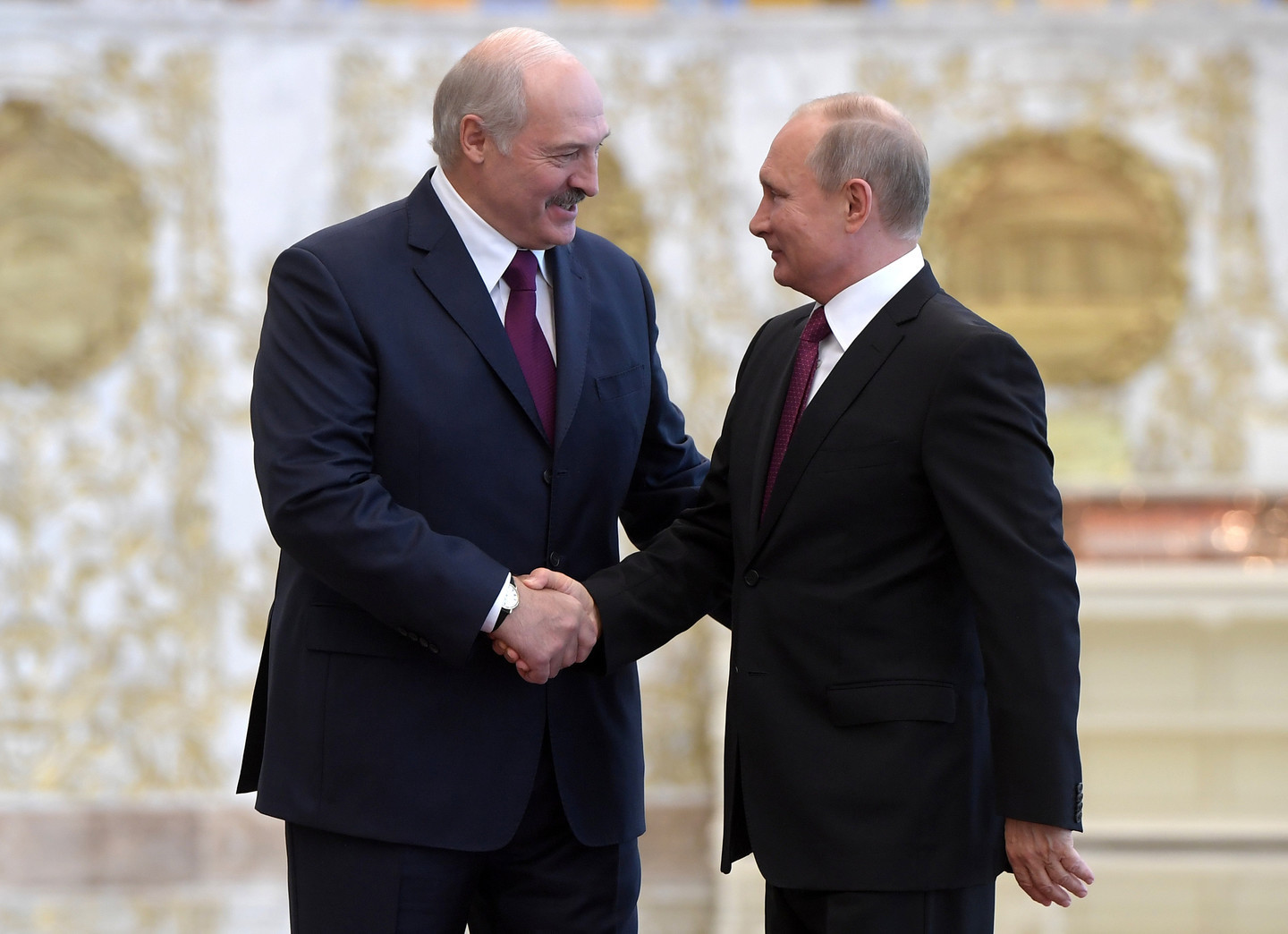 Александр Лукашенко, Владимир Путин (справа). Фото: &copy; РИА Новости/Сергей Гунеев




