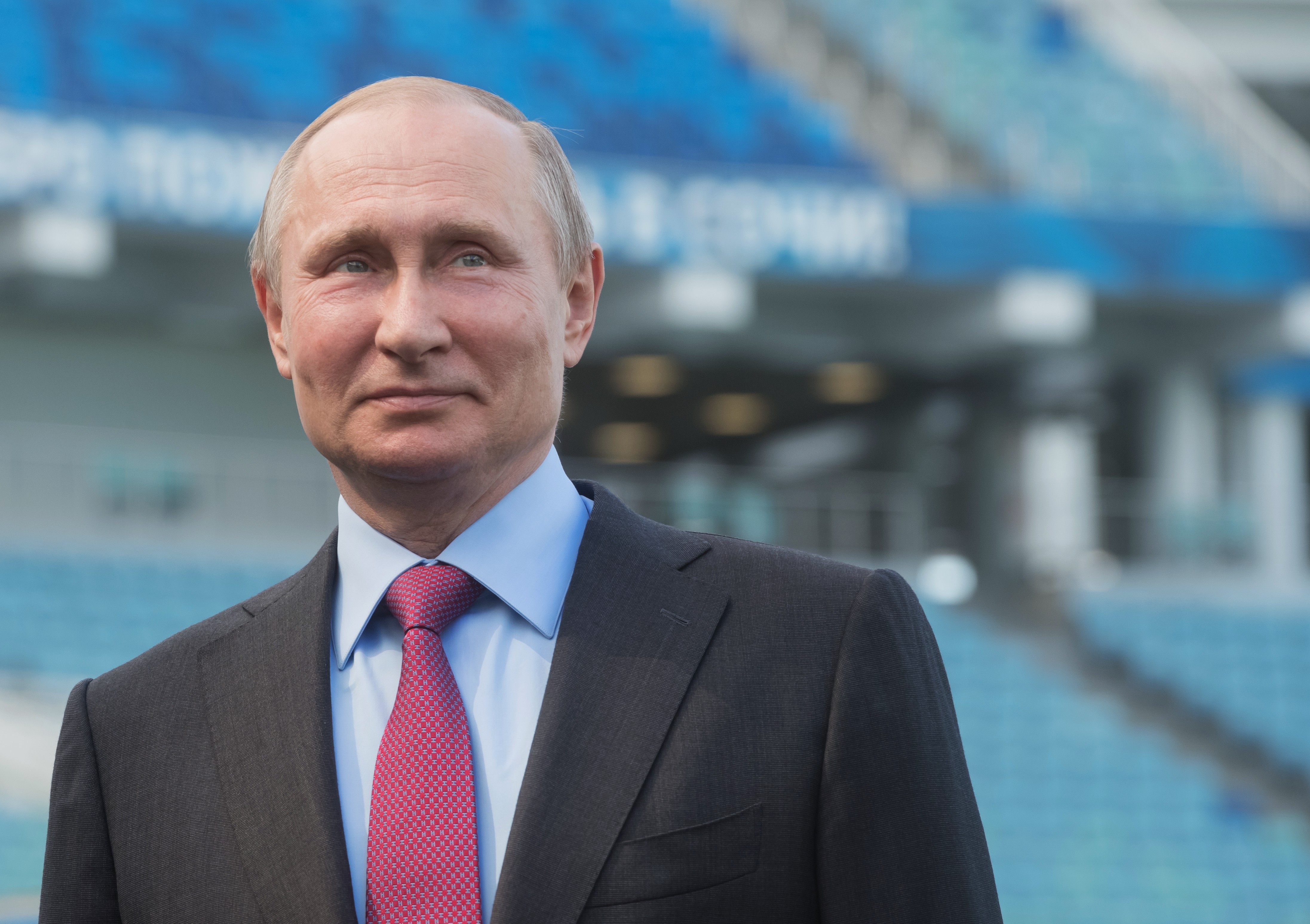 Президент РФ Владимир Путин во время осмотра стадиона "Фишт"&nbsp;
Фото: &copy; РИА Новости/&nbsp;Сергей Гунеев