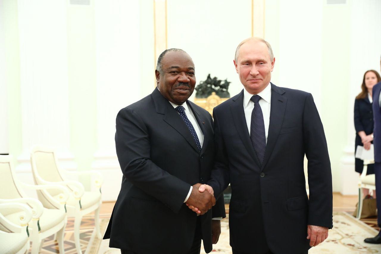 "Африка в вас нуждается". Путин встретился с президентом Габона