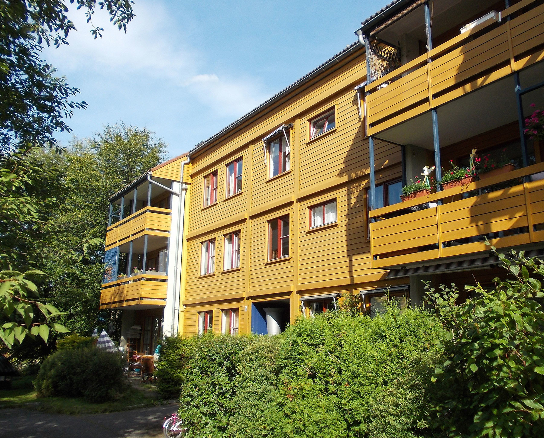 С 1982 по 1994 год Андерс Беринг Брейвик жил со своей матерью в этом многоквартирном доме в Скойене, Осло. Фото: © Wikipedia.org