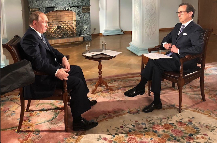 Ведущий американского канала Fox News Крис Уоллес (справа)&nbsp;во время интервью&nbsp;с президентом РФ Владимиром Путиным.&nbsp;Фото &copy; Twitter/FoxNewsSunday&rlm;
