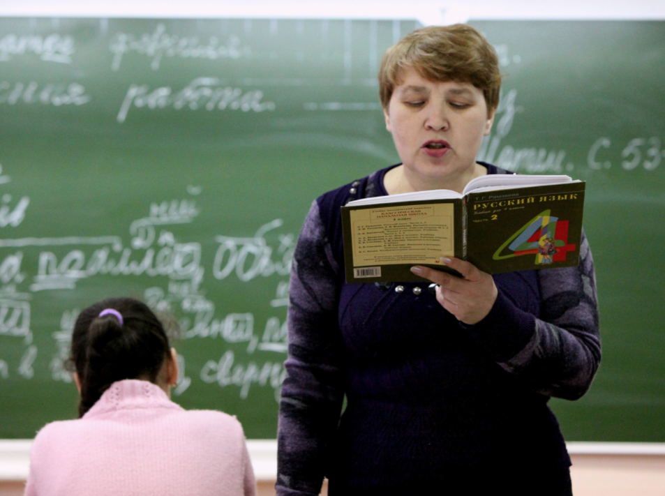 Учитель во время урока по русскому языку. Фото: &copy; РИА Новости/Виталий Аньков



