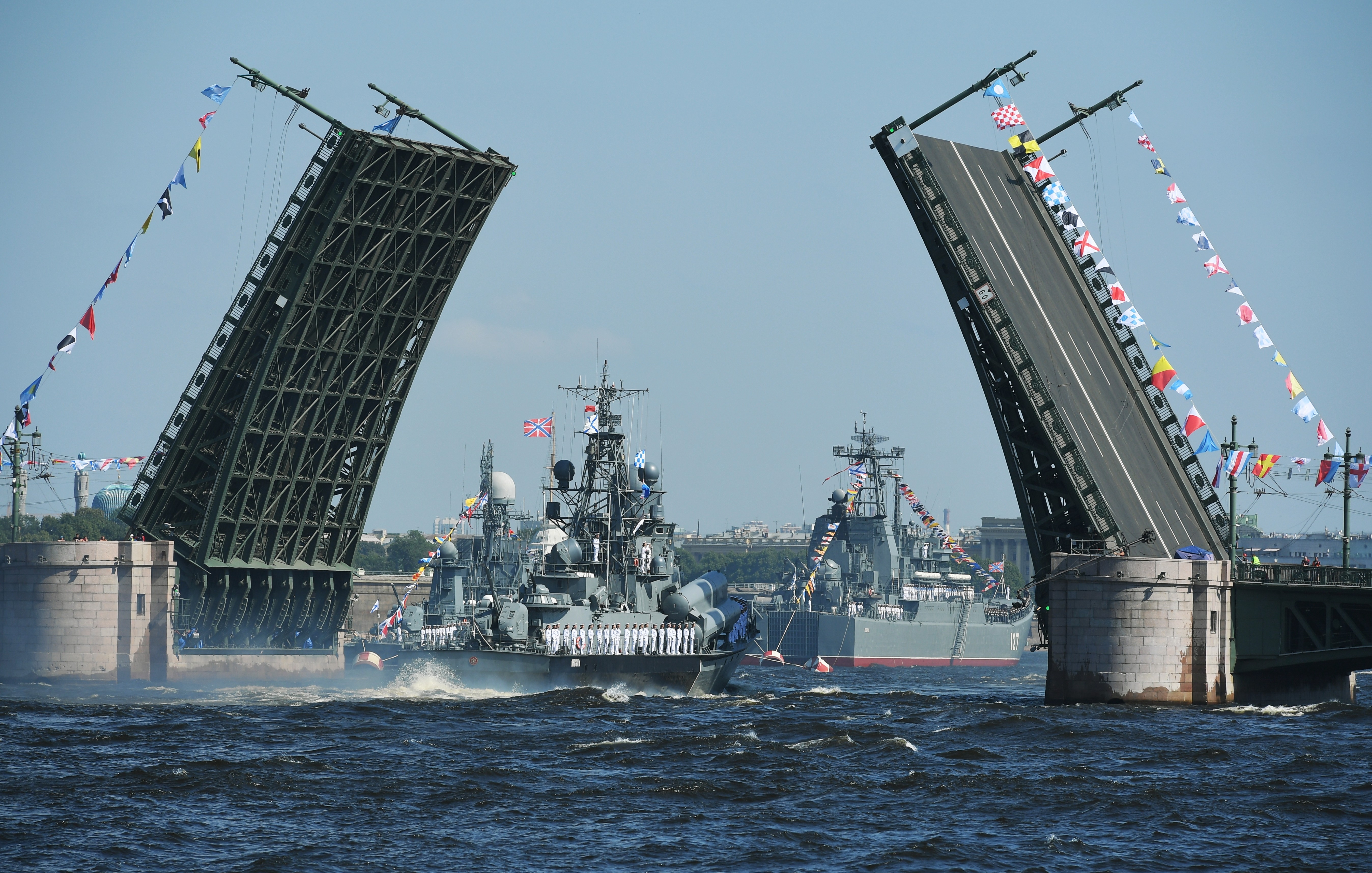 Военно морской питер. ВМФ Санкт-Петербург. Парад кораблей в Санкт-Петербурге 2020. Военно-морской парад в Санкт-Петербурге 2020. Морфлот в Санкт-Петербурге.