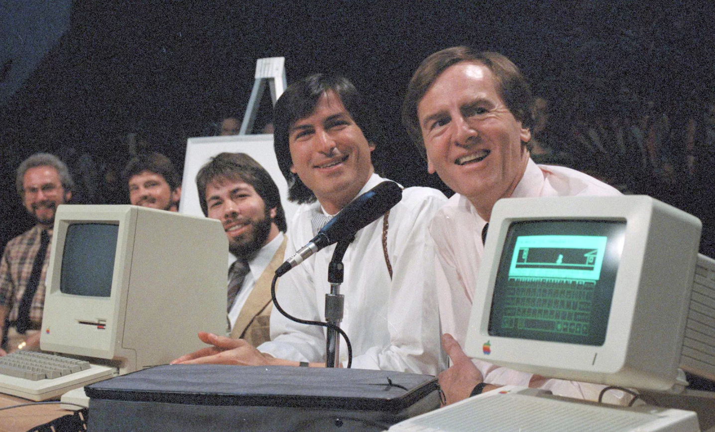 Кто основал компанию эпл. Стив Джобс и Стив Возняк 1976. Стив Джобс Стив Возняк и Рональд Уэйн. Стив Джобс и Стив Возняк Apple 2. Эппл Стив Джобс и Стив Возняк.