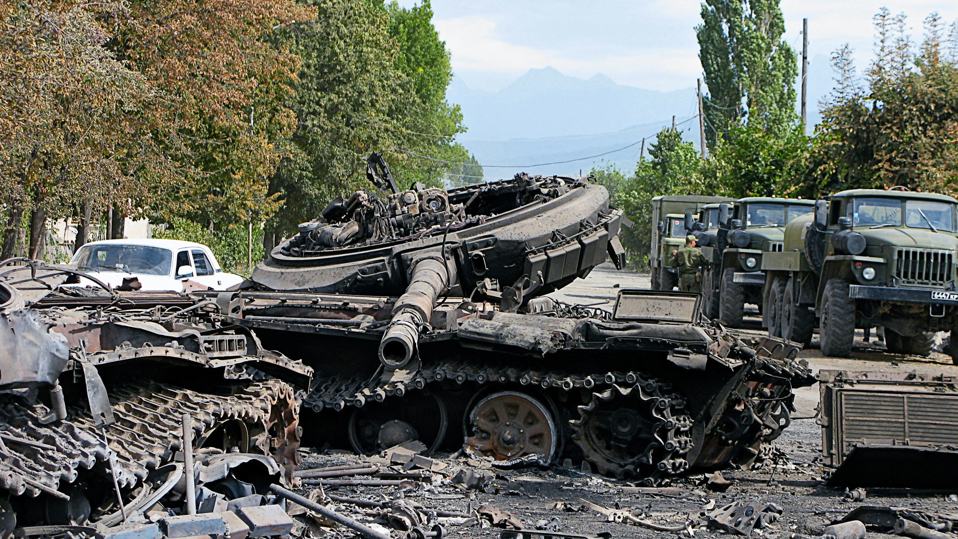 Сгоревшая военная техника на улицах Цхинвала. Фото: © РИА Новости/Григорий Дубовиций