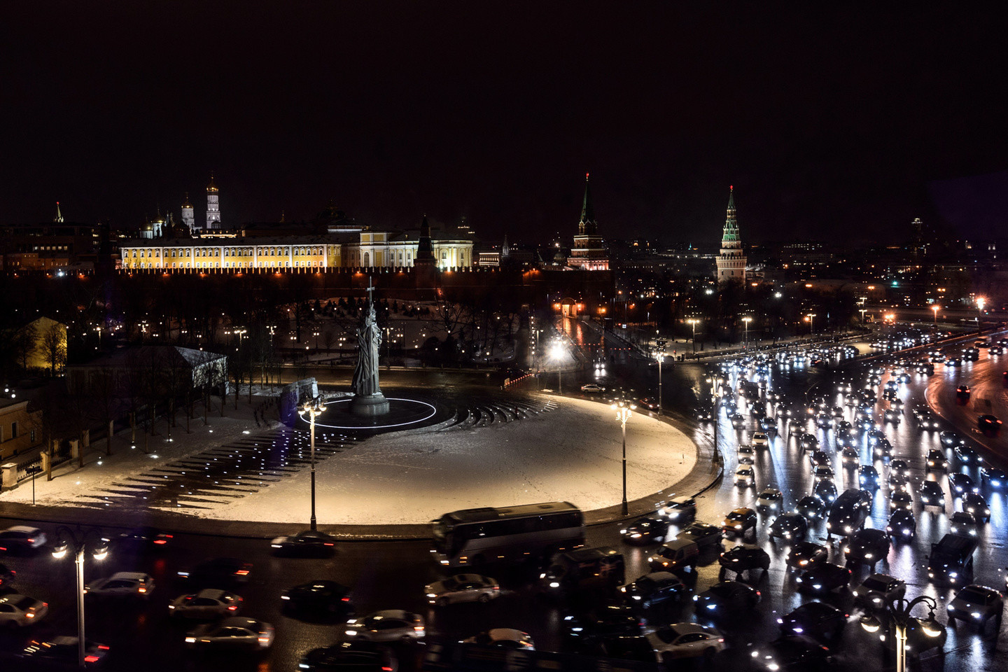 Где была сегодня вечером. Пробки в Москве. Садовое кольцо вечером. Пл. Европы в Москве ночью. Москва 2000 года ночь.