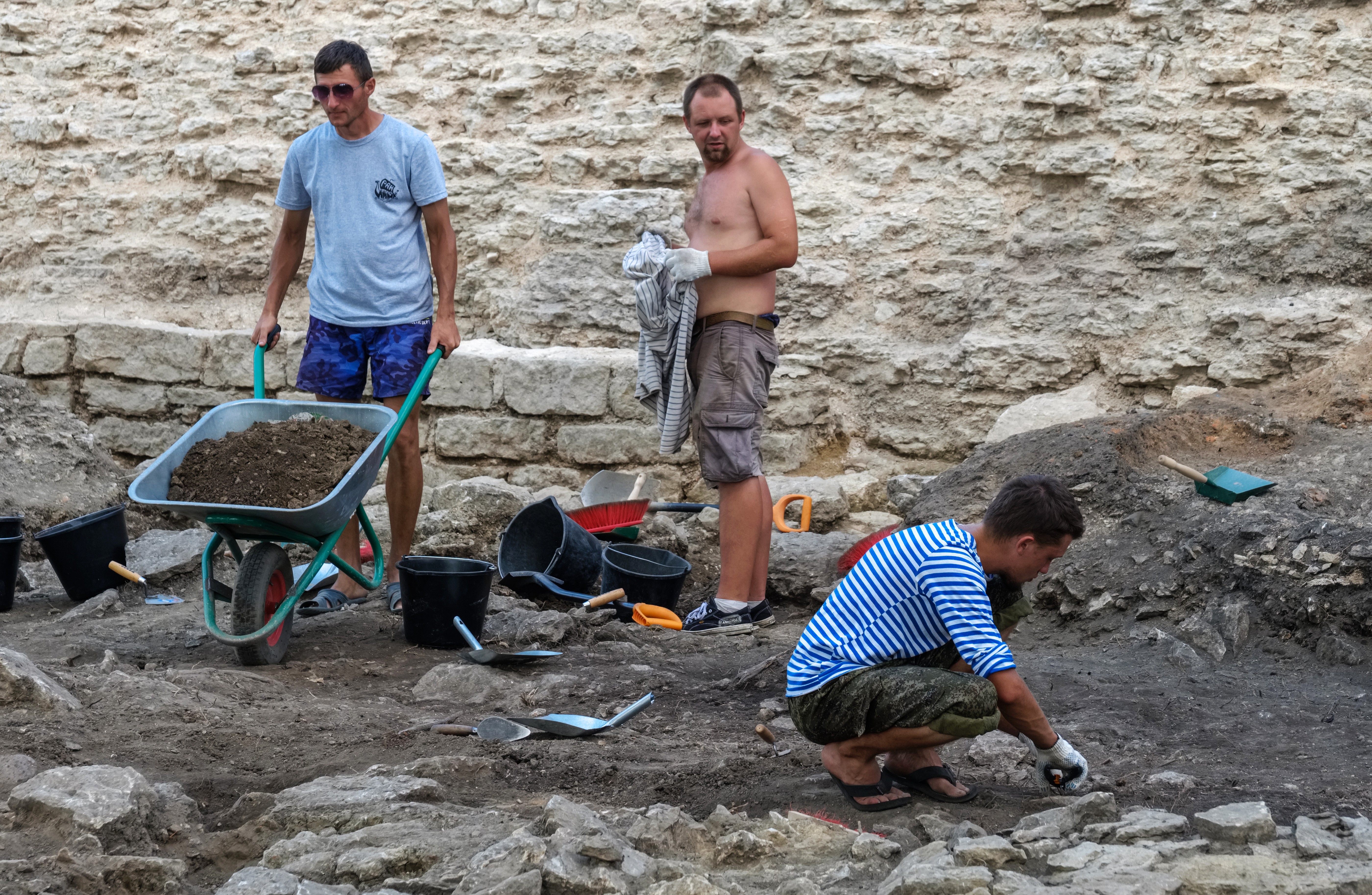 Участники археологической экспедиции во время раскопок. Фото: &copy;рИА Новости/Алексей Даничев